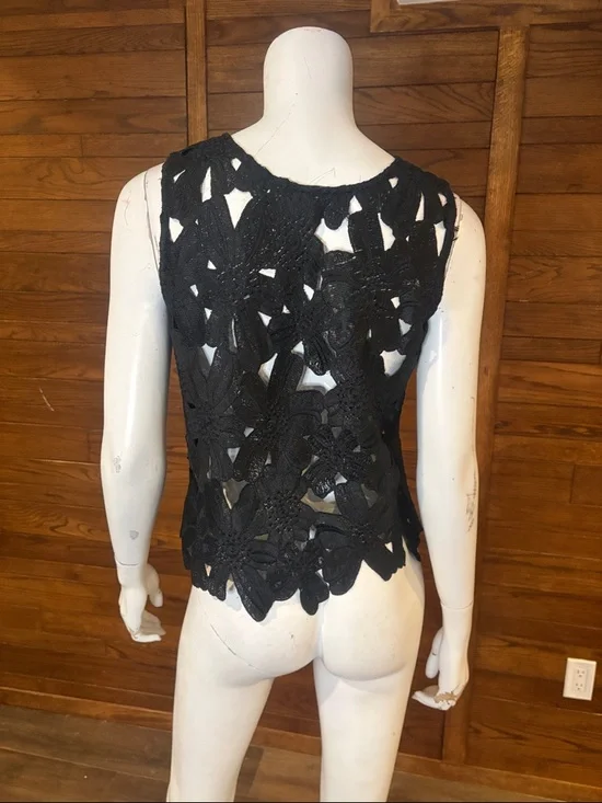 Acemi Black Floral Crochet Sleeveless Tank - Picture 3 of 6